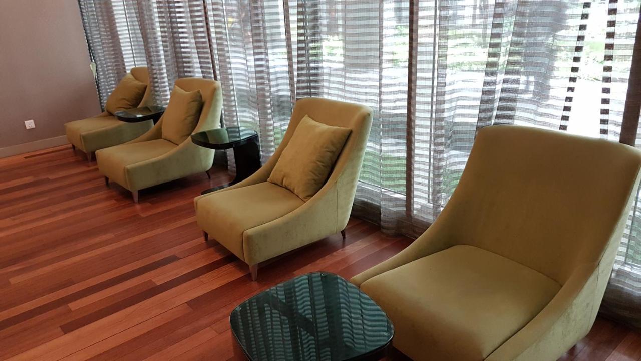 Starsbed Klcc Skyview Roof Pool Hostel Kuala Lumpur Exterior foto