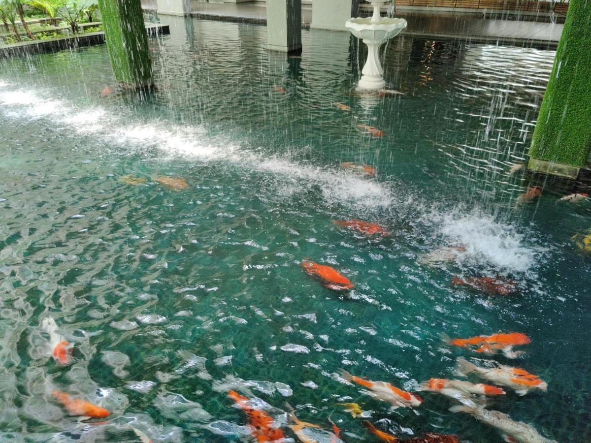 Starsbed Klcc Skyview Roof Pool Hostel Kuala Lumpur Exterior foto